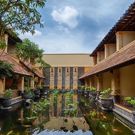 Lotus Garden Hotel Kediri  Esterno foto