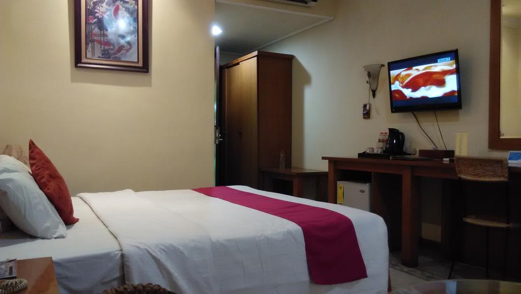 Lotus Garden Hotel Kediri  Esterno foto