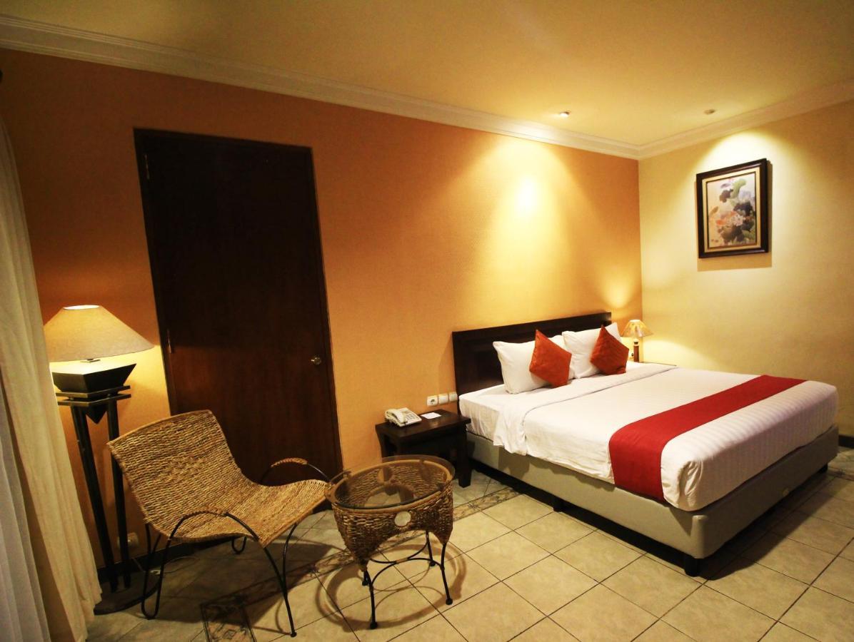 Lotus Garden Hotel Kediri  Esterno foto