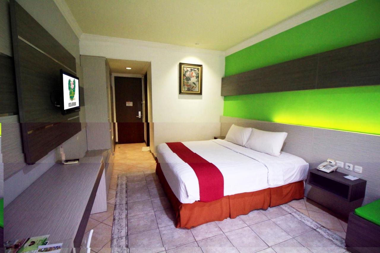 Lotus Garden Hotel Kediri  Esterno foto