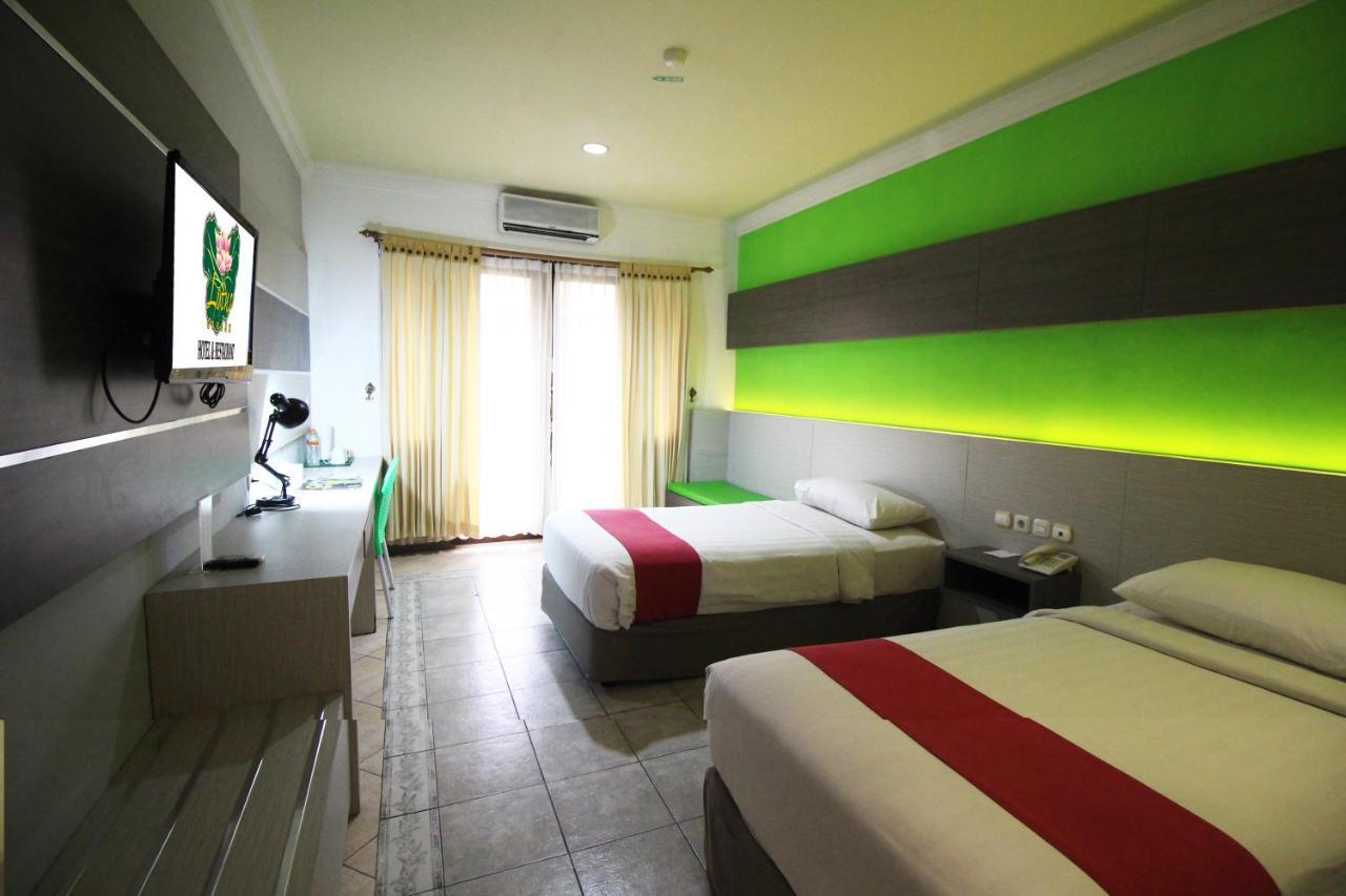 Lotus Garden Hotel Kediri  Esterno foto