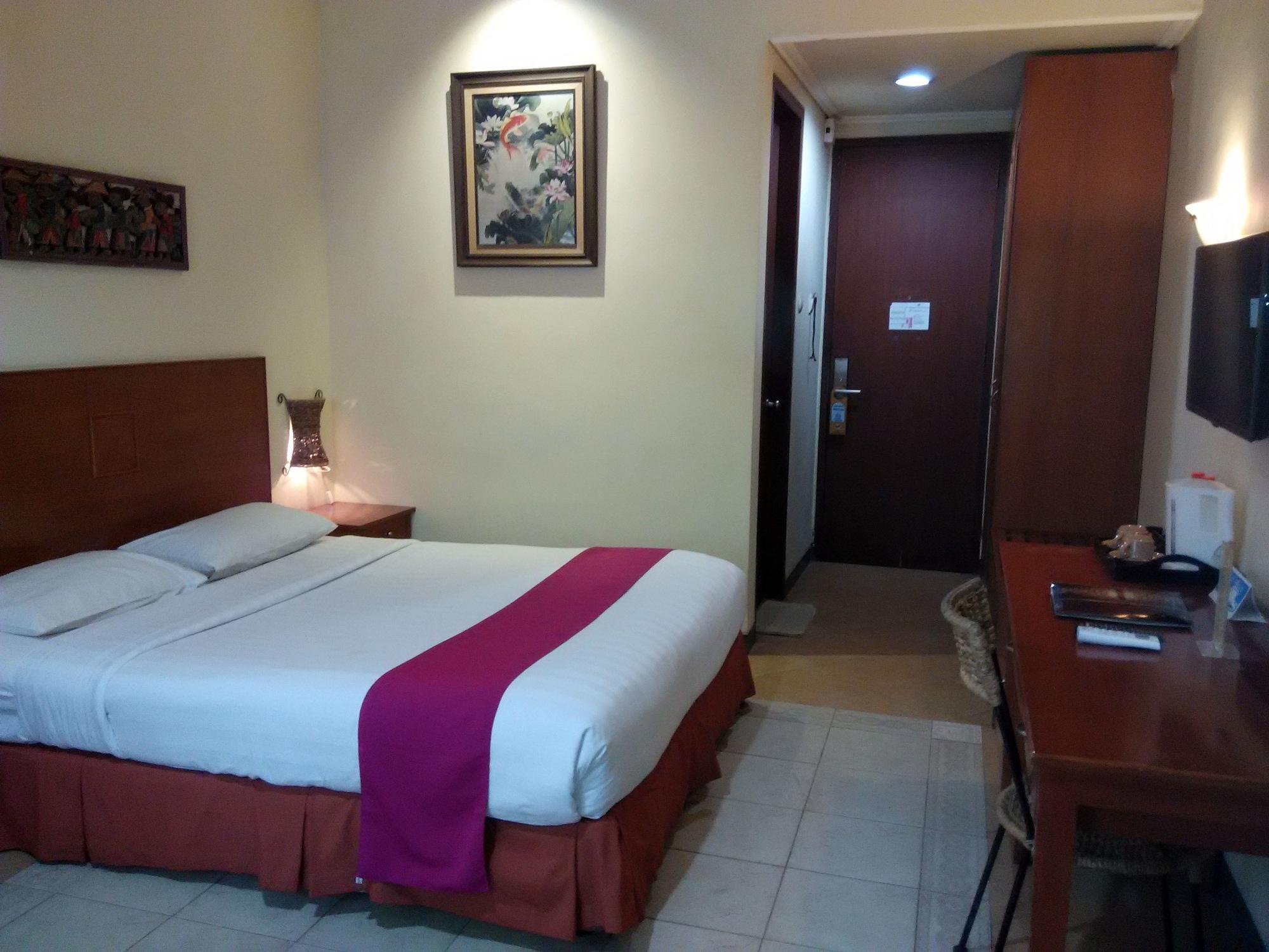Lotus Garden Hotel Kediri  Esterno foto
