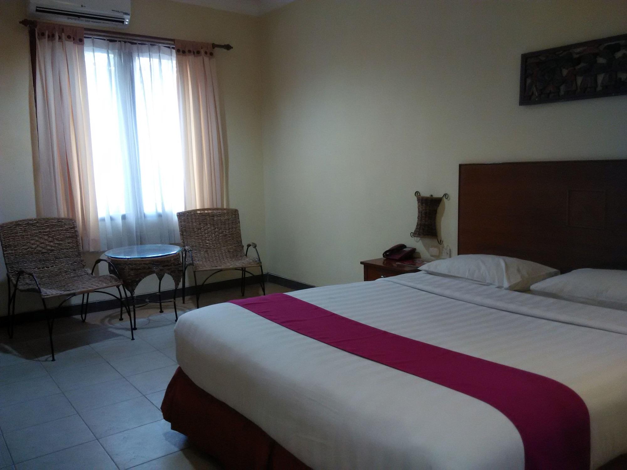 Lotus Garden Hotel Kediri  Esterno foto