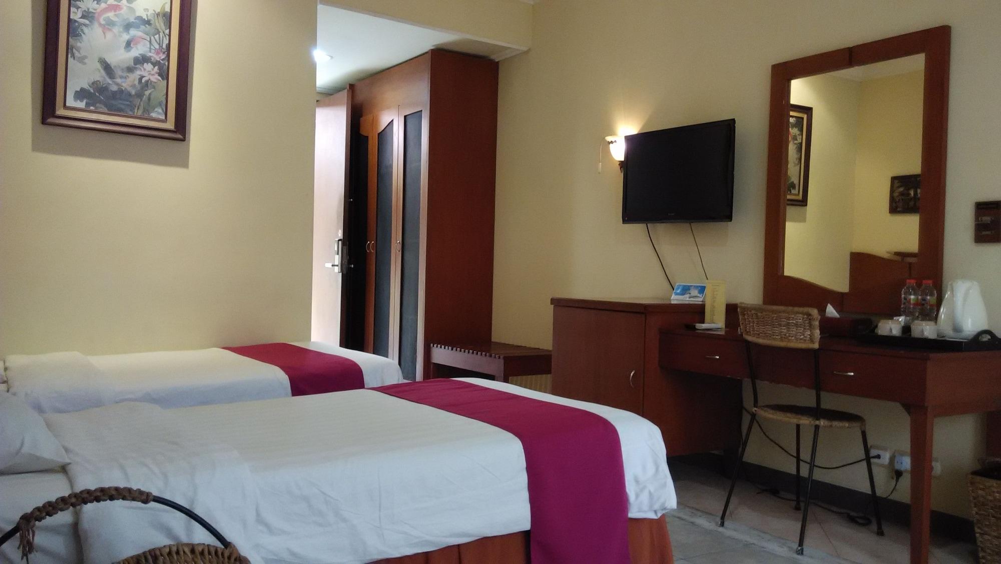 Lotus Garden Hotel Kediri  Esterno foto