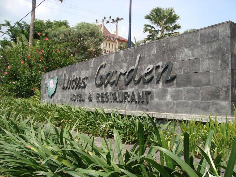 Lotus Garden Hotel Kediri  Esterno foto