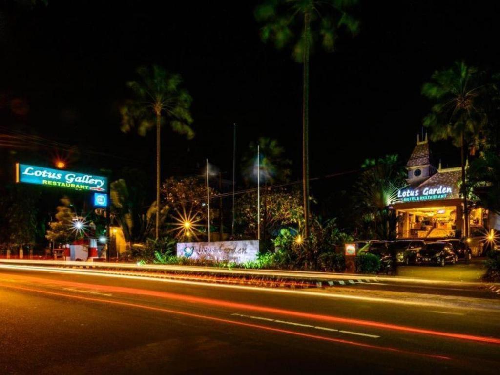 Lotus Garden Hotel Kediri  Esterno foto