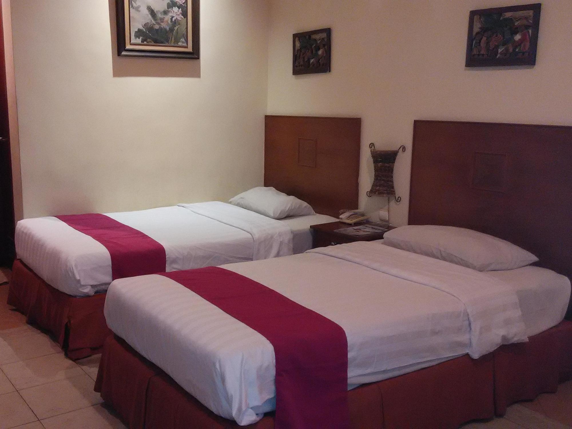 Lotus Garden Hotel Kediri  Esterno foto