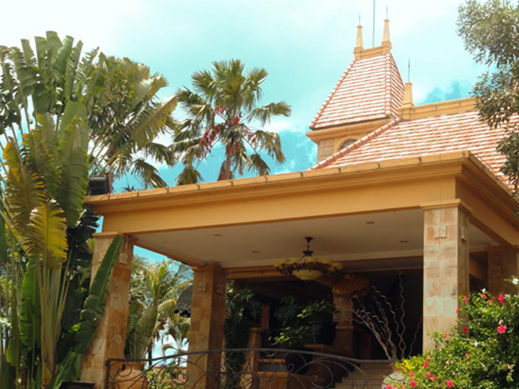 Lotus Garden Hotel Kediri  Esterno foto