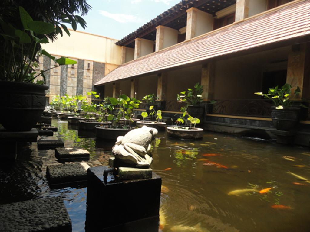 Lotus Garden Hotel Kediri  Esterno foto