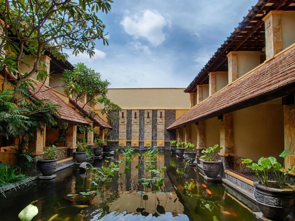 Lotus Garden Hotel Kediri  Esterno foto