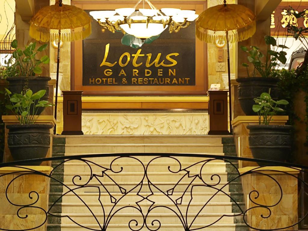 Lotus Garden Hotel Kediri  Esterno foto