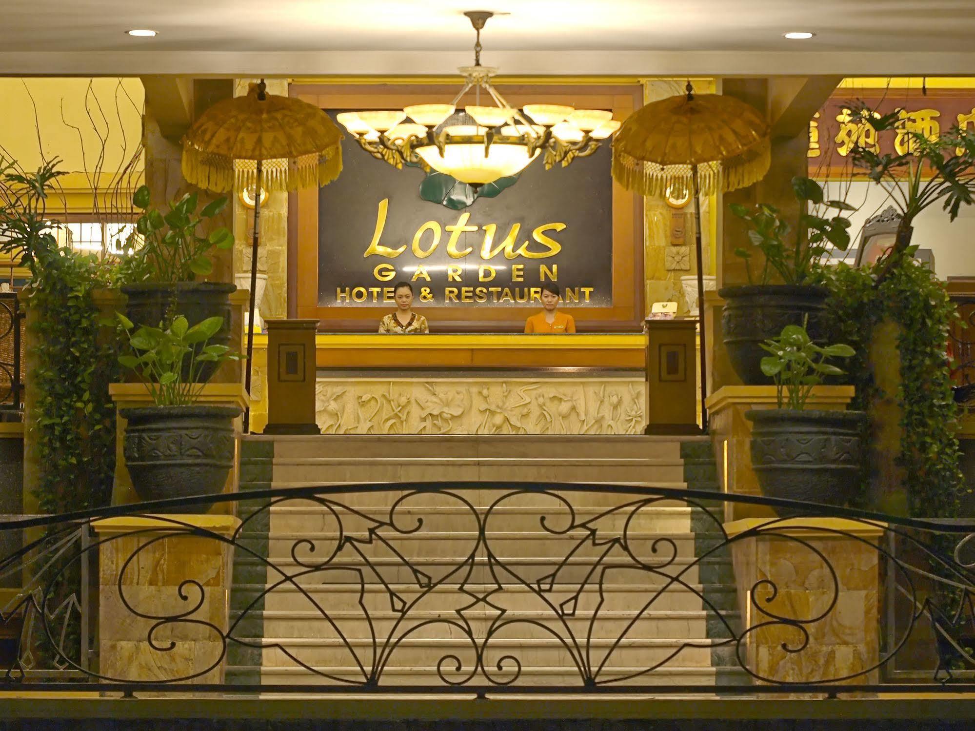 Lotus Garden Hotel Kediri  Esterno foto