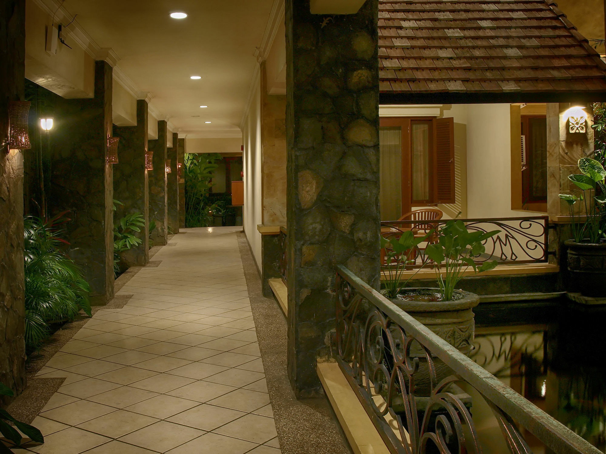 Lotus Garden Hotel Kediri  Esterno foto