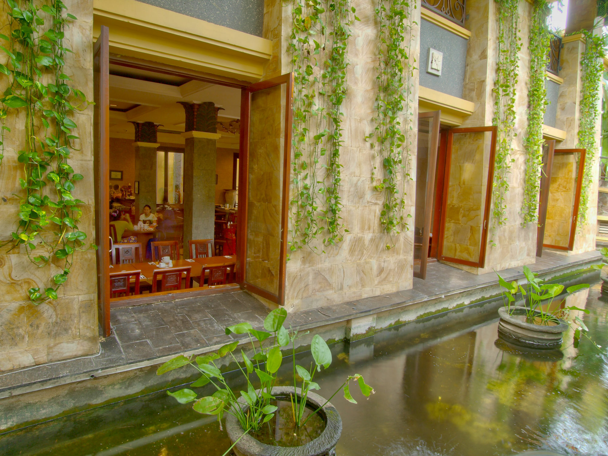 Lotus Garden Hotel Kediri  Esterno foto